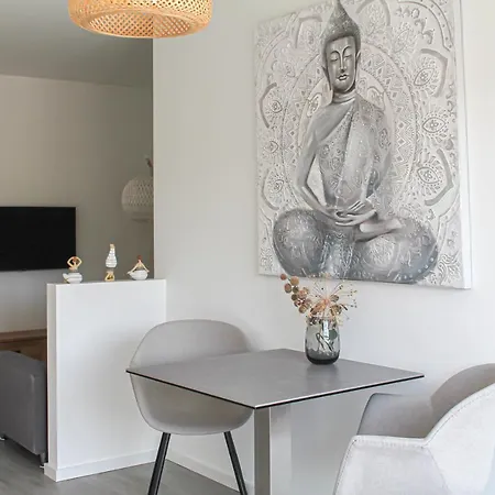 Buddha - Stadtnah, Balkon, Parkplatz, E-ladestation Fuer Autos & Fahrraeder, Fitnessstudio Coblenza