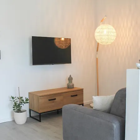 Buddha - Stadtnah, Balkon, Parkplatz, E-ladestation Fuer Autos & Fahrraeder, Fitnessstudio