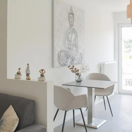 Buddha - Stadtnah, Balkon, Parkplatz, E-ladestation Fuer Autos & Fahrraeder, Fitnessstudio Coblença