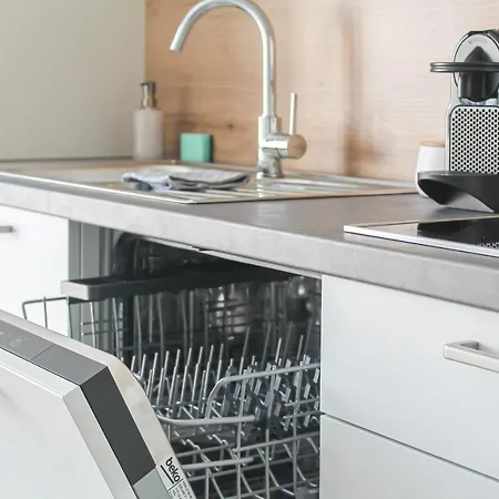 Buddha - Stadtnah, Balkon, Parkplatz, E-ladestation Fuer Autos & Fahrraeder, Fitnessstudio Apartmán