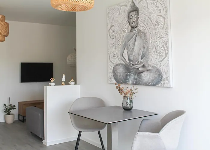 Buddha - Stadtnah, Balkon, Parkplatz, E-ladestation Fuer Autos & Fahrraeder, Fitnessstudio Koblenz (Rhineland-Palatinate)