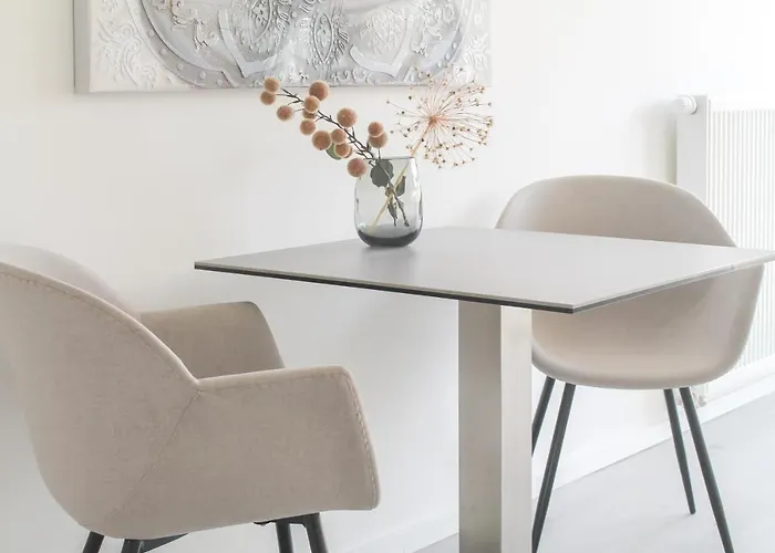 Buddha - Stadtnah, Balkon, Parkplatz, E-ladestation Fuer Autos & Fahrraeder, Fitnessstudio Koblenz (Rhineland-Palatinate)