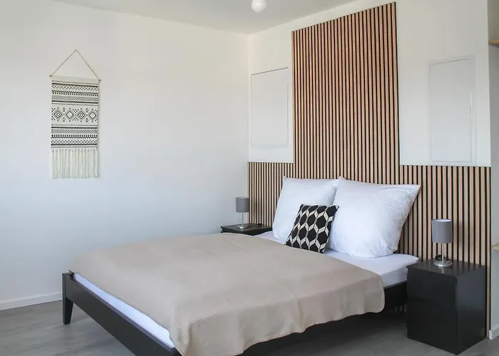 Buddha - Stadtnah, Balkon, Parkplatz, E-ladestation Fuer Autos & Fahrraeder, Fitnessstudio Appartement Koblenz (Rhineland-Palatinate)