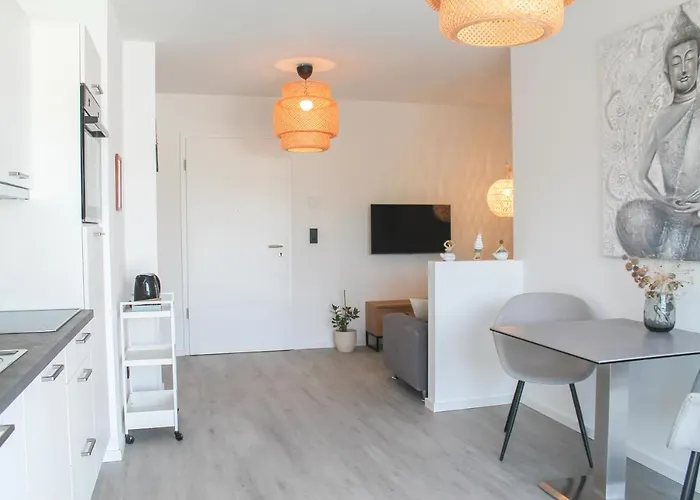 Buddha - Stadtnah, Balkon, Parkplatz, E-ladestation Fuer Autos & Fahrraeder, Fitnessstudio * Koblenz (Rhineland-Palatinate)