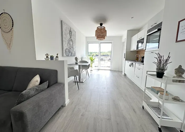 Buddha - Stadtnah, Balkon, Parkplatz, E-ladestation Fuer Autos & Fahrraeder, Fitnessstudio